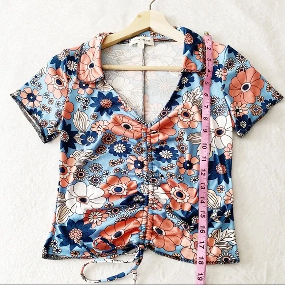 NWOT 70’s Hippie Floral Print Ruched Drawstring Crop Top - Picture 5 of 8